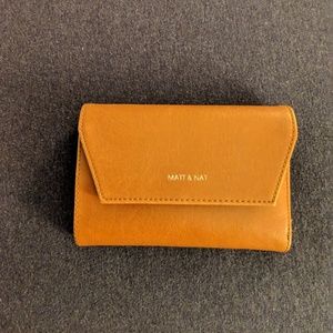 Matt & Nat Vera SM Wallet in Chili color